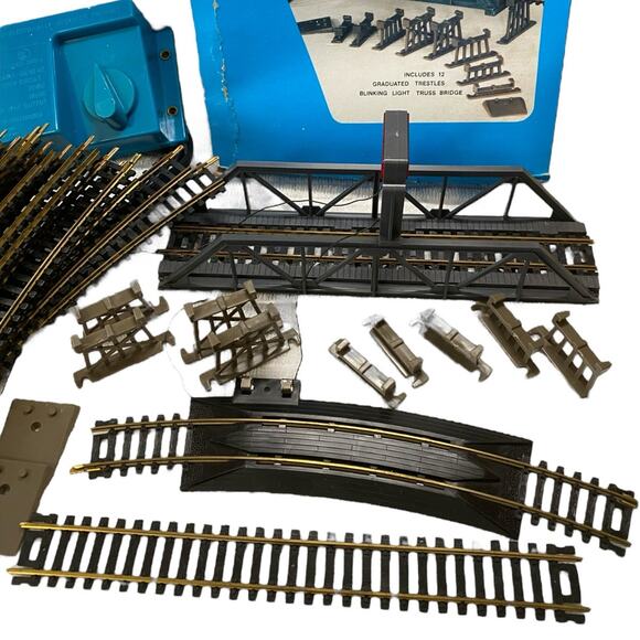 Life-Like Transformer Track Railroad Bridge & Trestle Set with Blinking Light - Picture 14 of 15